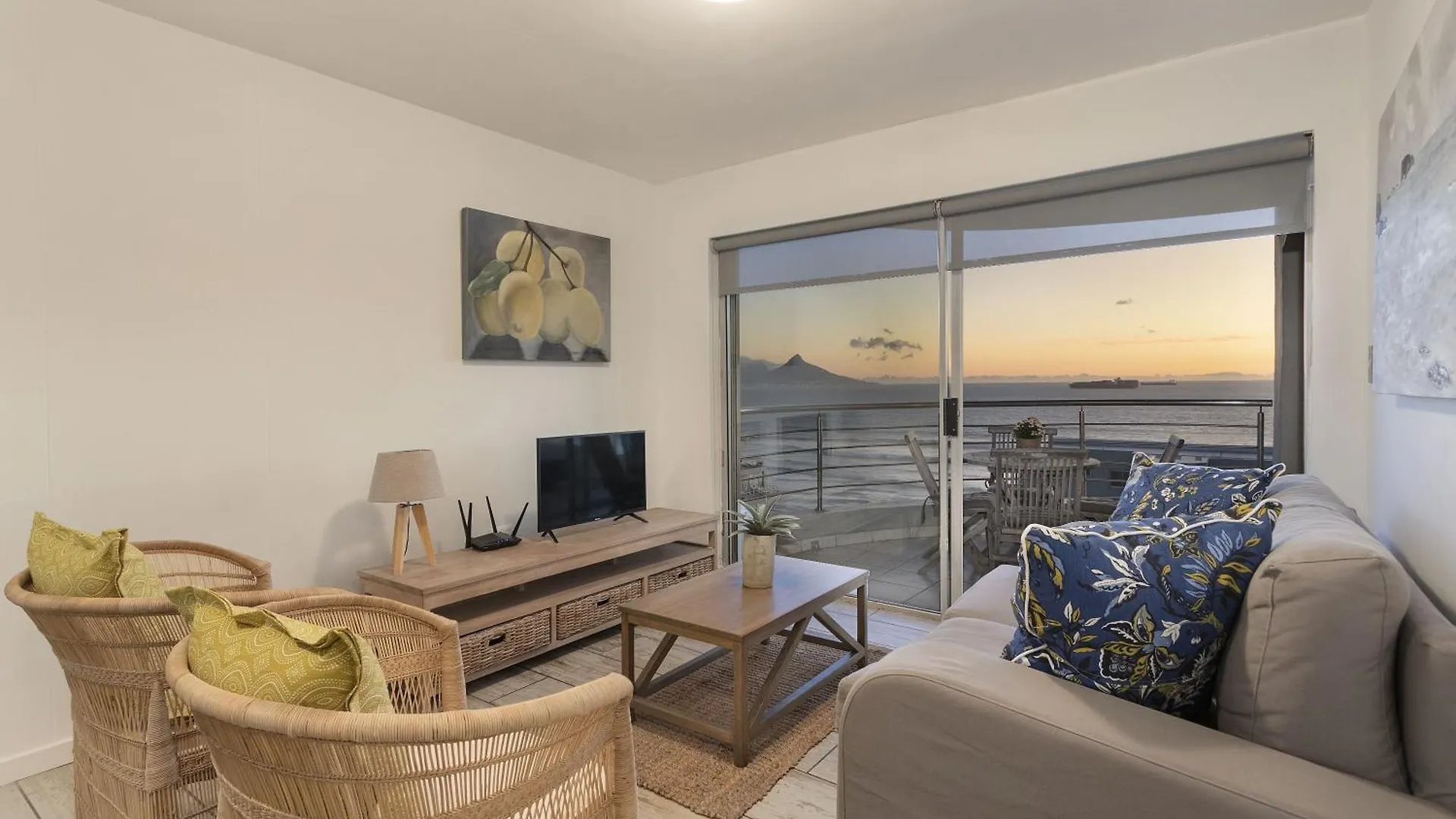 Ocean View B901 Apartment Bloubergstrand 0*,  South Africa